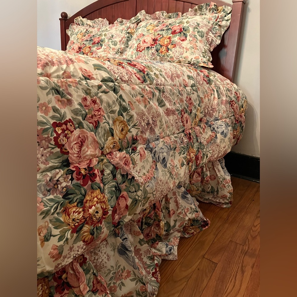 Ralph Lauren Allison Floral Cabbage Roses Queen Comforter Set | Made in USA